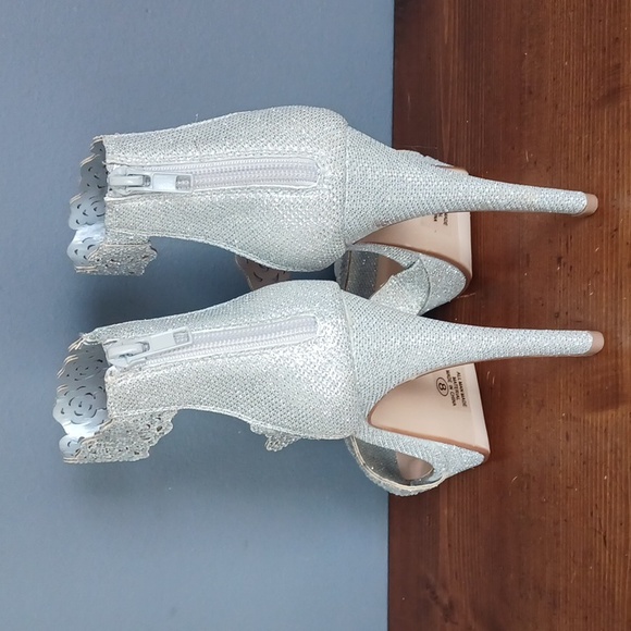 Heels - Picture 6 of 16